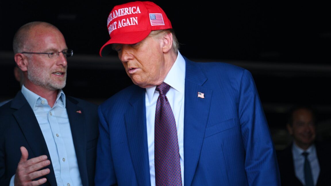 FCC alerta sobre fake polls; ex-presidentes veem censura