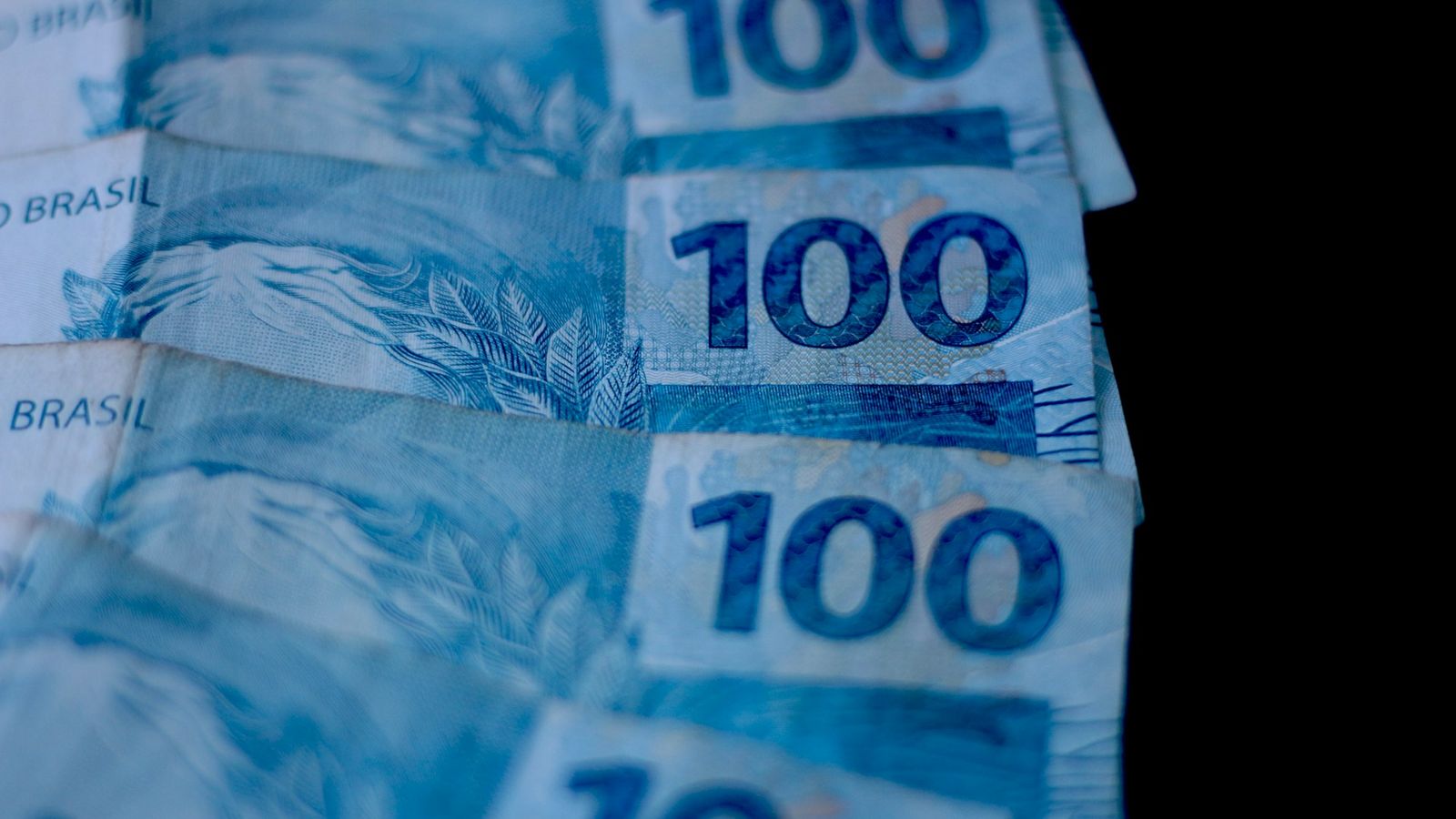 Juros futuros disparam pela sexta sessão consecutiva — curva brasileira em xeque