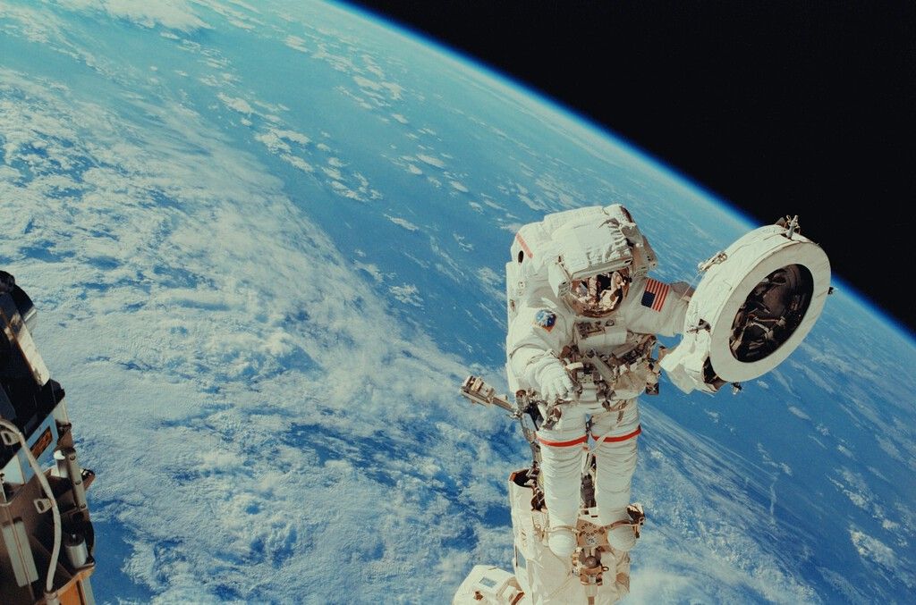 Trânsito intestinal lento de astronautas revela riscos à saúde mental e renal