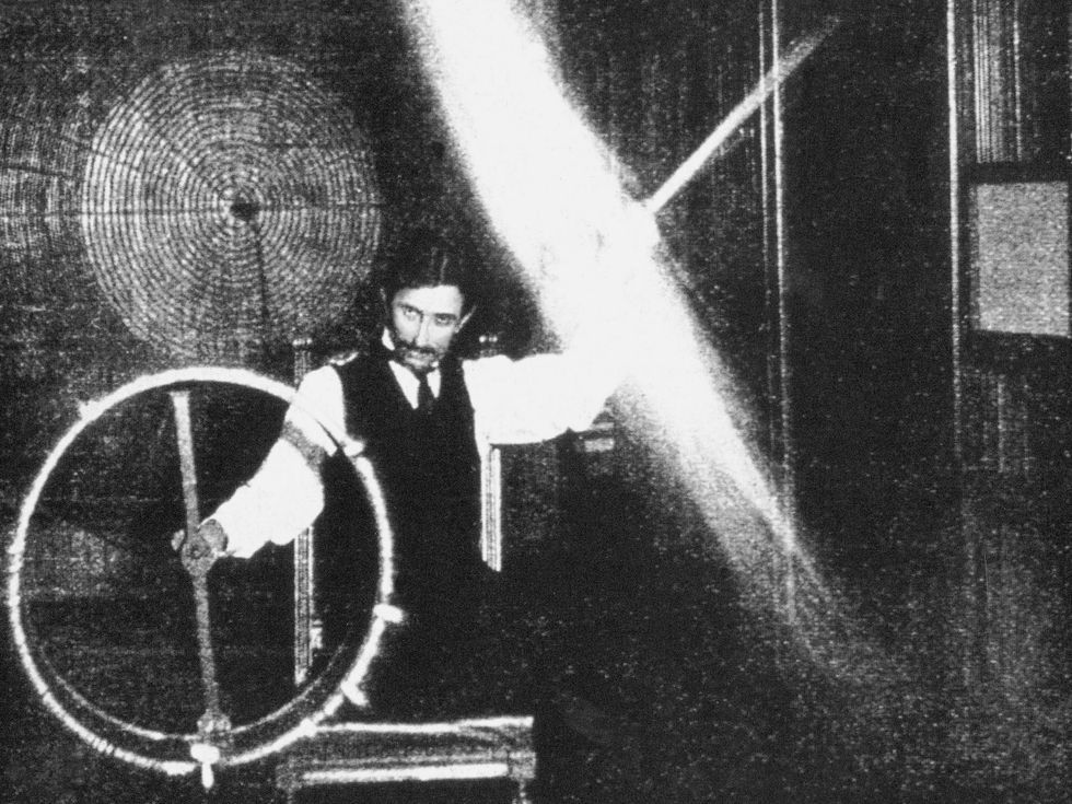 Nikola Tesla e a engenharia da resiliência — uma análise sobre a vida do inventor