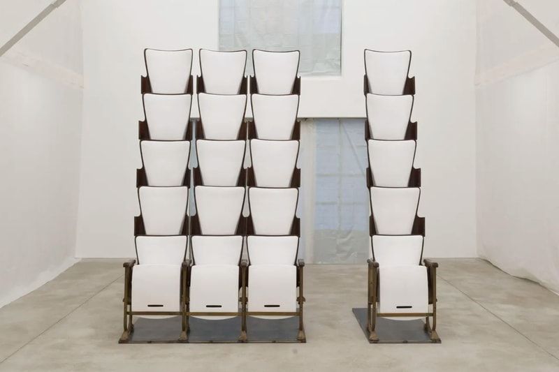 Margiela recria labirinto em Berlim com arte sobre anonimato