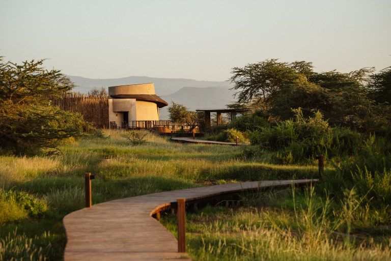 Quênia: Lodge de luxo integra arquitetura local e natureza