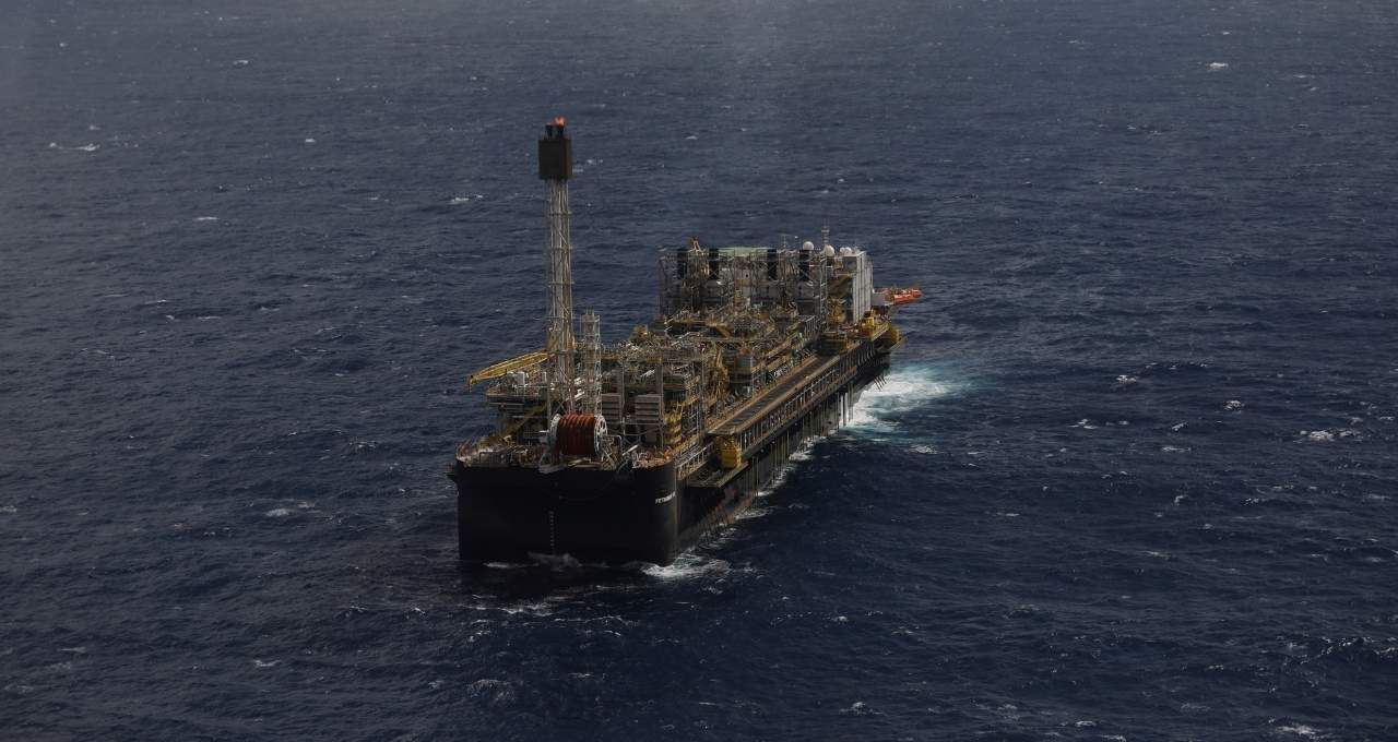 Petrobras eleva produção em 14% enquanto busca revisão regulatória na Bacia de Campos