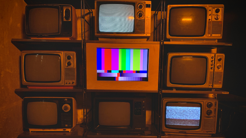 Por que a escrita para TV e para livros exige artes distintas