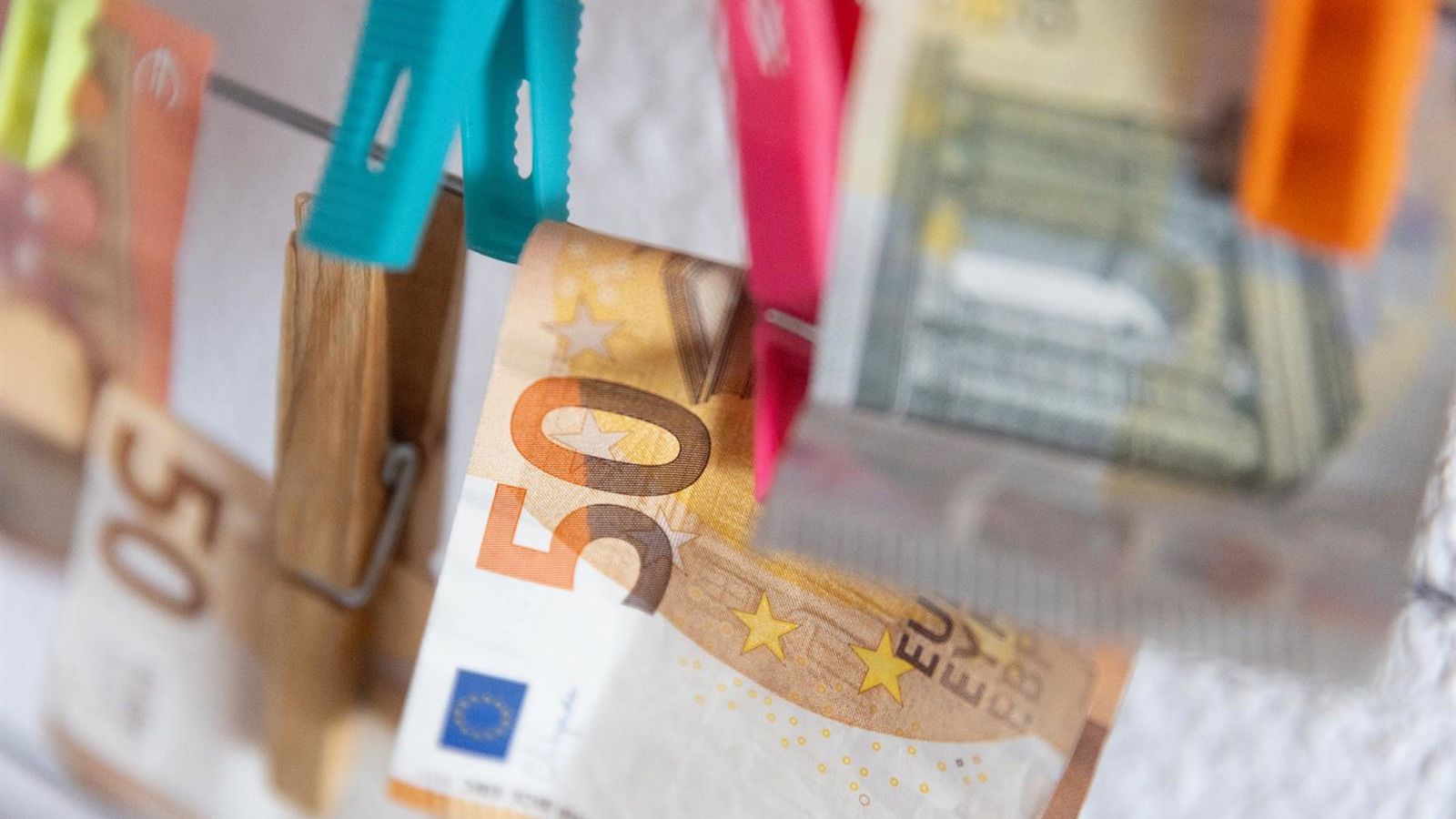 Riqueza das famílias espanholas sobe 9,3% — dívida cai ao menor nível desde 1999