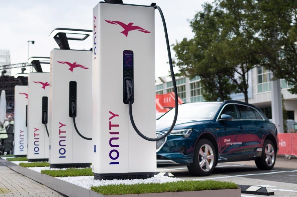 Por que a expansão de carregadores não resolve sozinha a crise da mobilidade elétrica