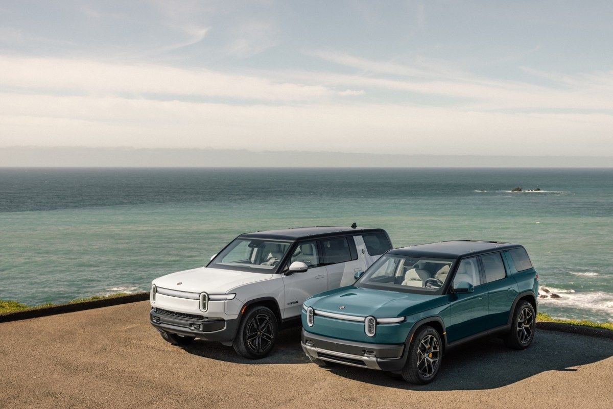 A aposta decisiva da Rivian: início das entregas do SUV R2 testa o mercado de massa