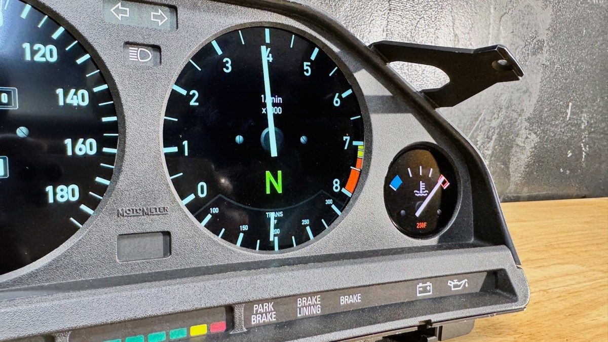 O painel que a BMW não fez: um mecânico e o futuro dos clássicos