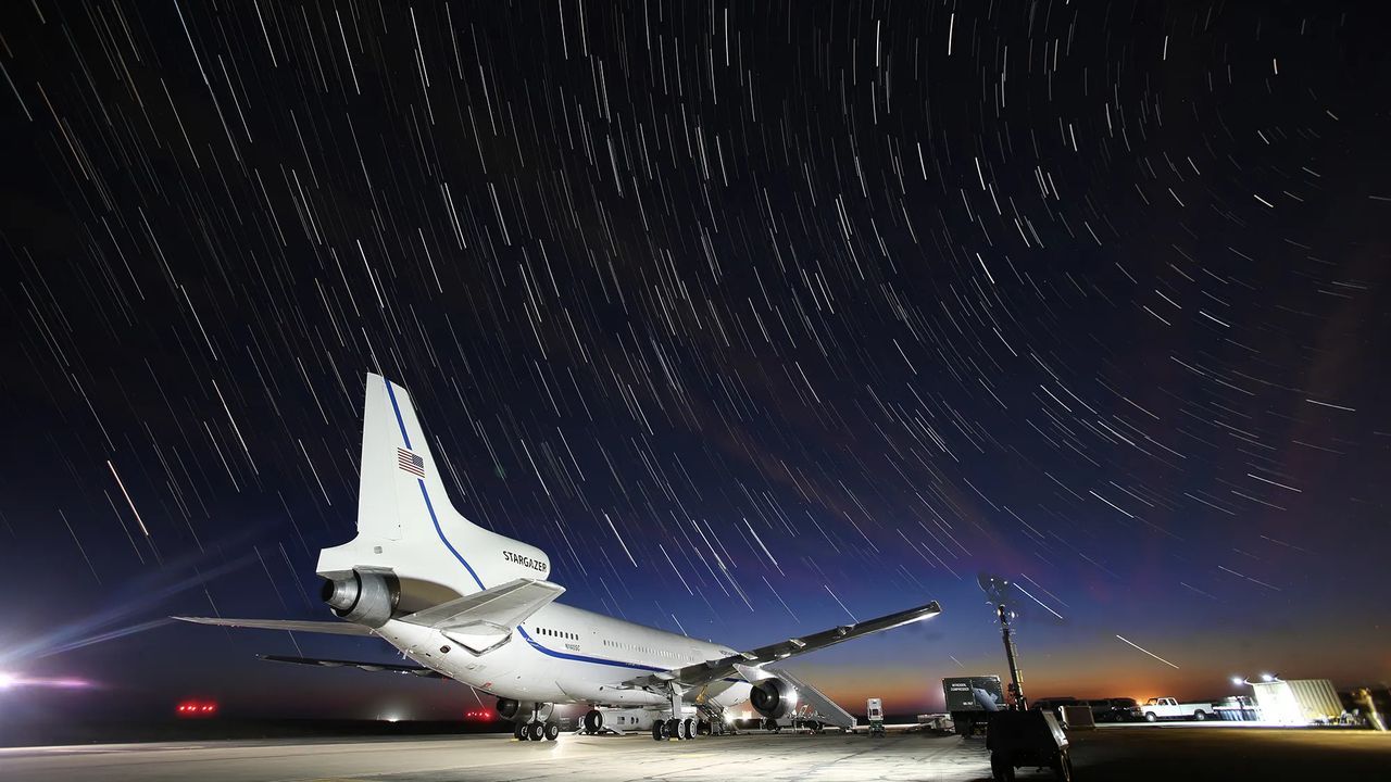 NASA lança missão inédita de resgate para salvar telescópio Swift em órbita