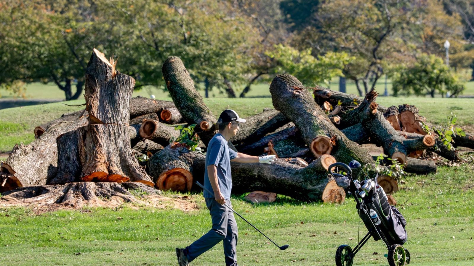 Trump ignora juiz e fecha campo de golfe histórico em DC para reformas
