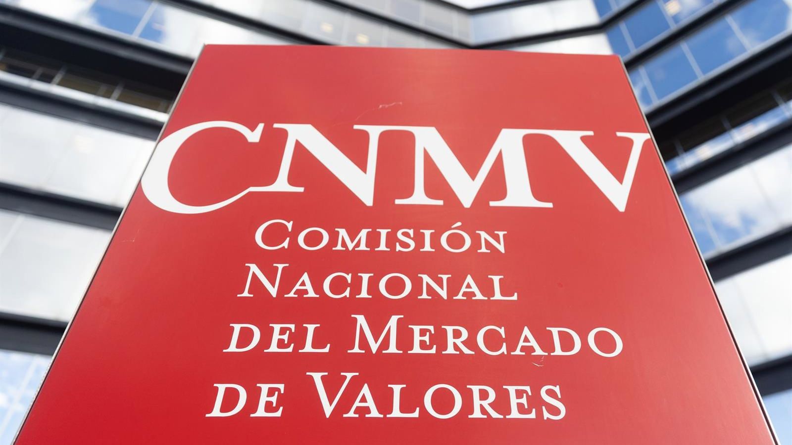 CNMV alerta para 11 golpes financeiros sem autorização