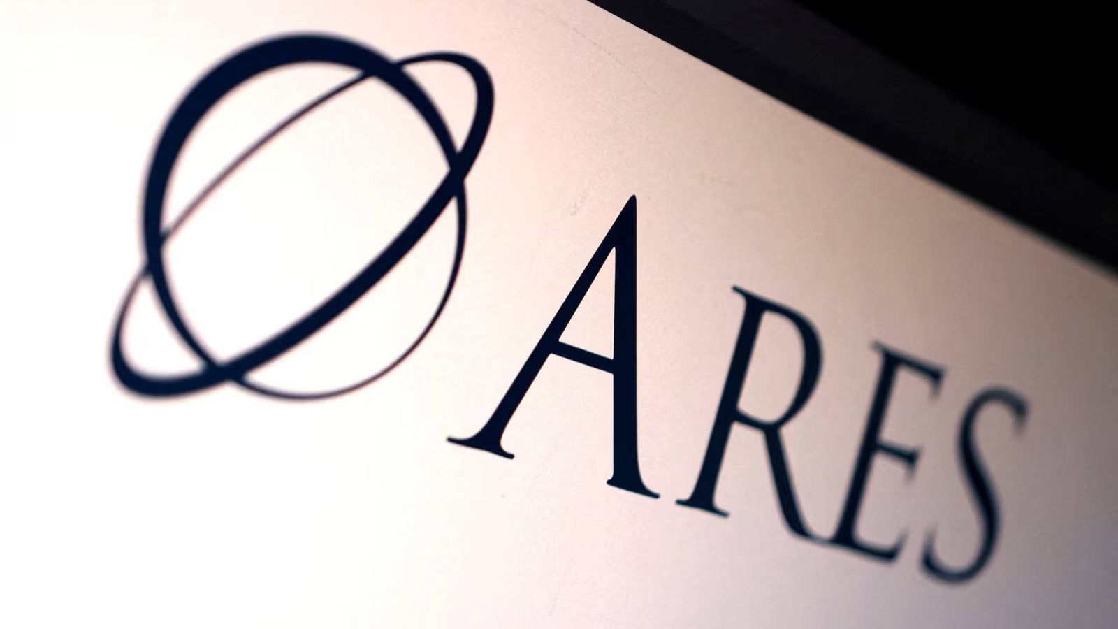 Ares e Morgan Stanley limitam resgates — o sinal amarelo no crédito privado