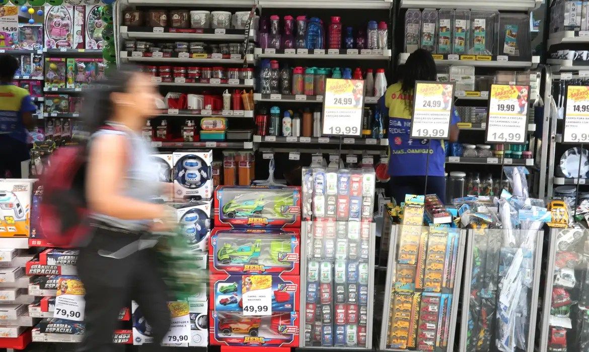 Governo corta projeção de PIB para 2026 e 2027; juros altos pesam