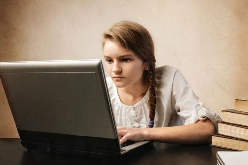 Governos tentam banir redes sociais de menores — e acabam ensinando tecnologia