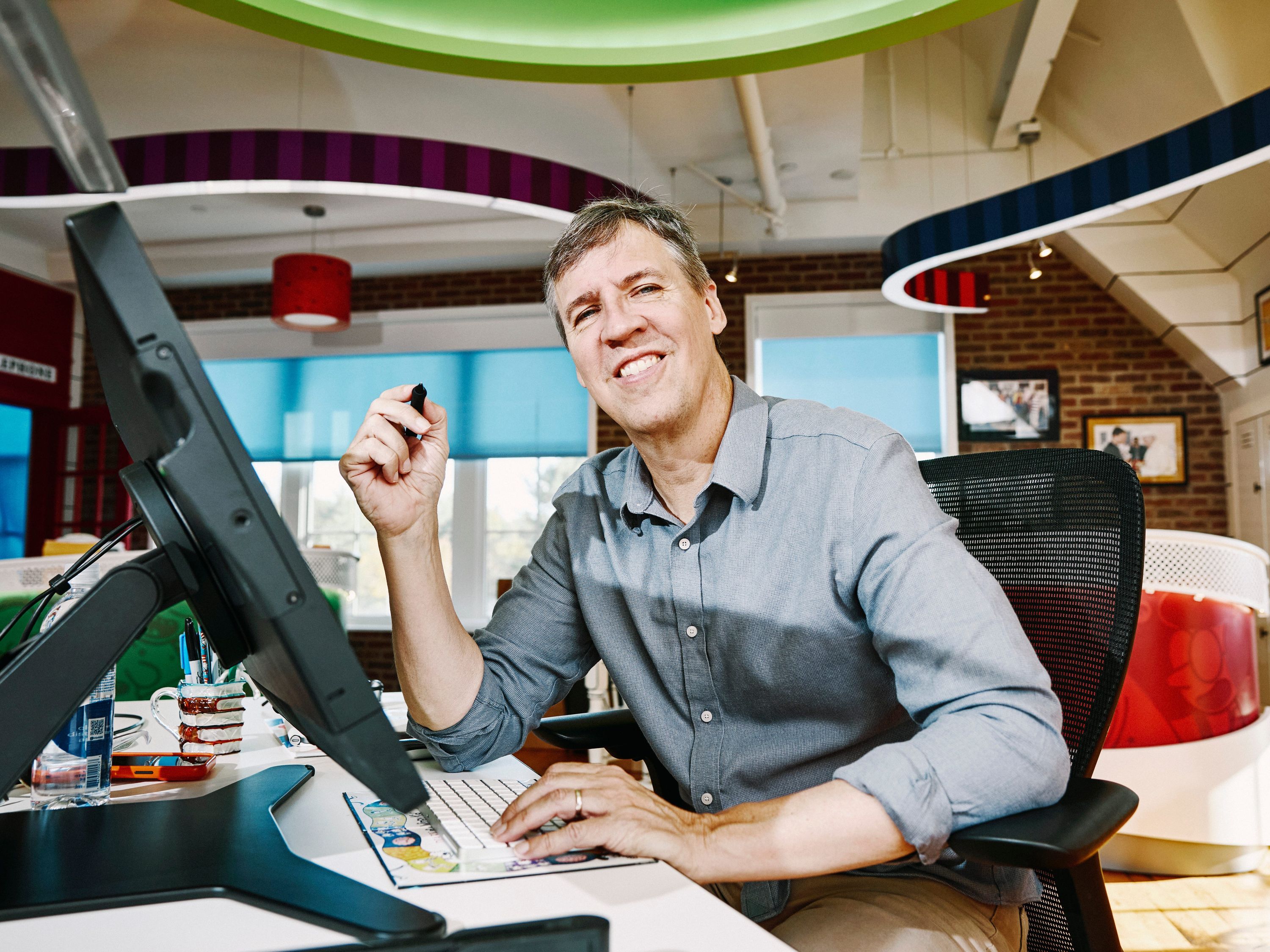 Jeff Kinney: IA pode roubar a capacidade de pensar das crianças