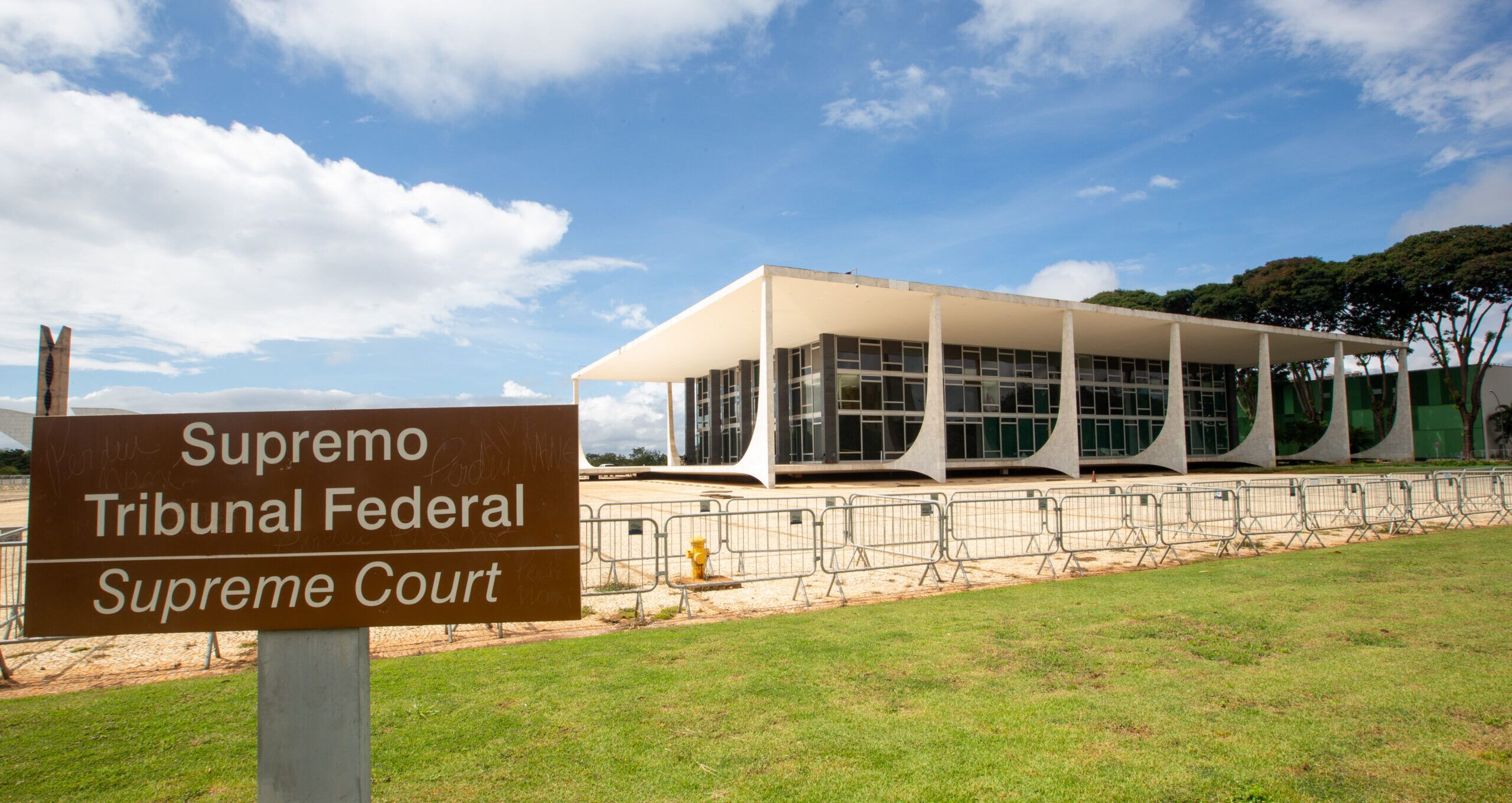 O Fed aperta, o STF tensiona: o risco-Brasil na conta do investidor