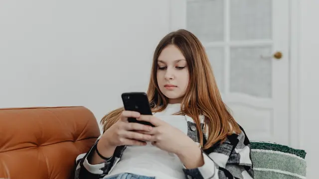 Reino Unido prepara restrição a redes sociais para menores de 16 anos