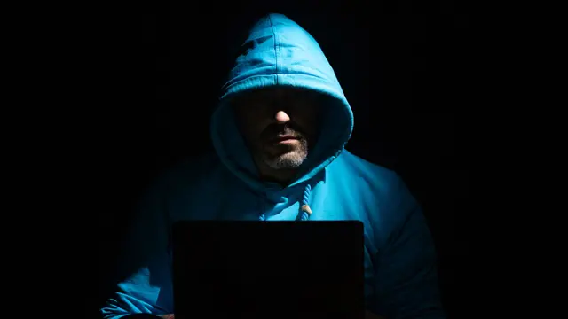 FCC propõe exigir ID governamental para planos de celular — fim do anonimato à vista