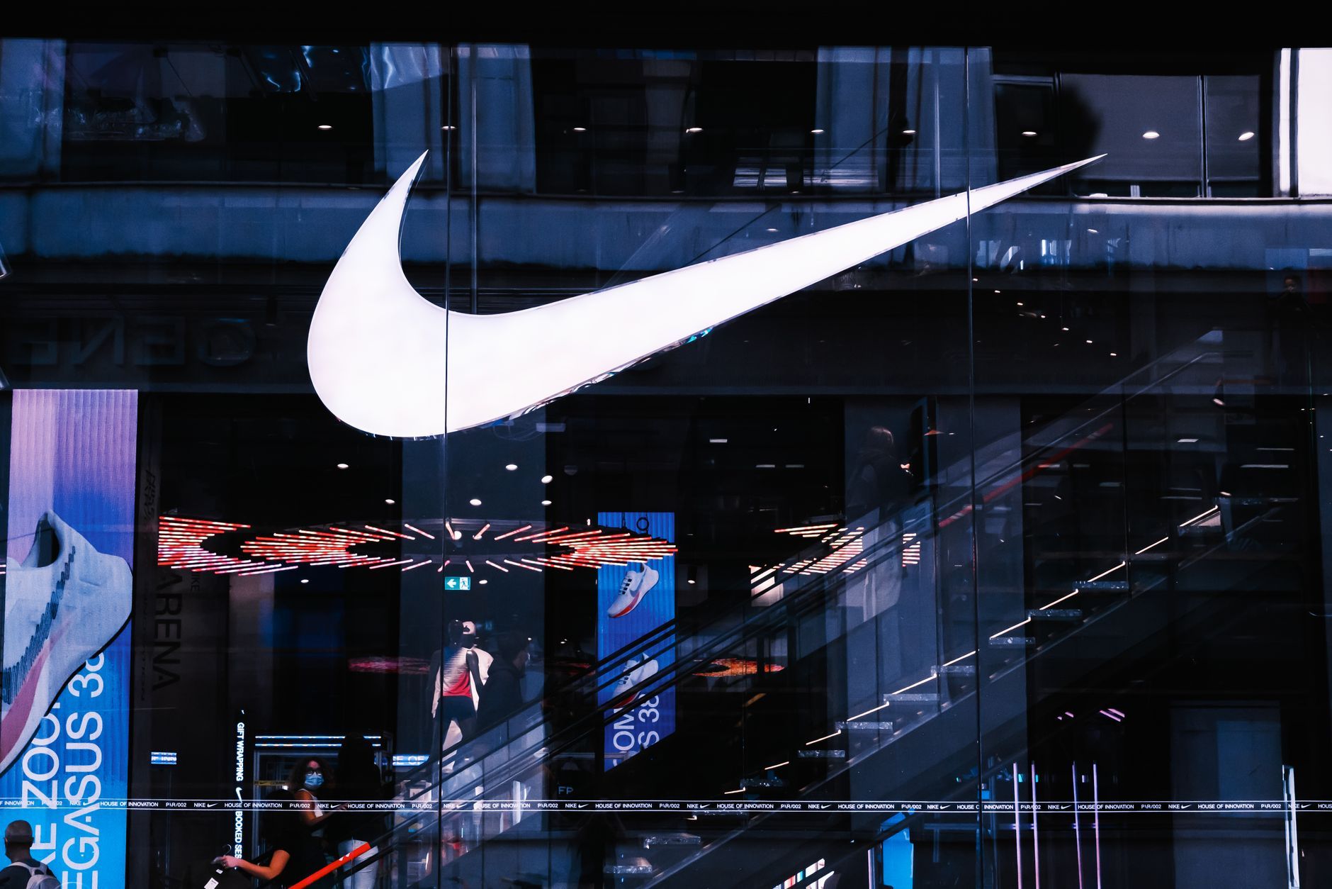 Travis Scott impulsiona lançamento do Nike Caitlin 1 — estratégia de marketing ganha força
