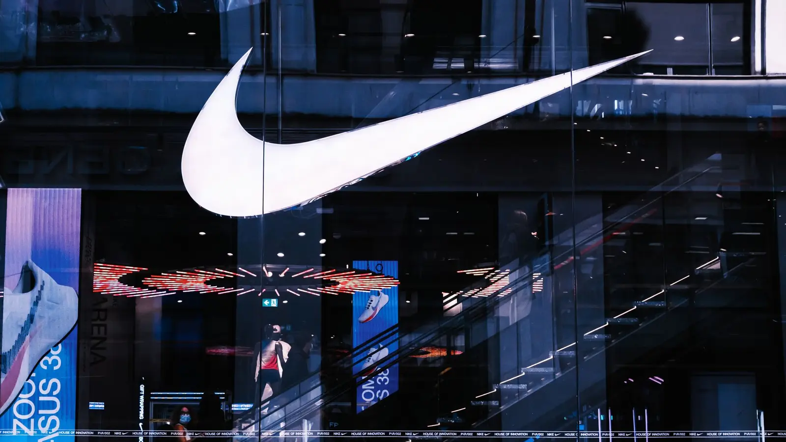 Travis Scott impulsiona lançamento do Nike Caitlin 1 — estratégia de marketing ganha força