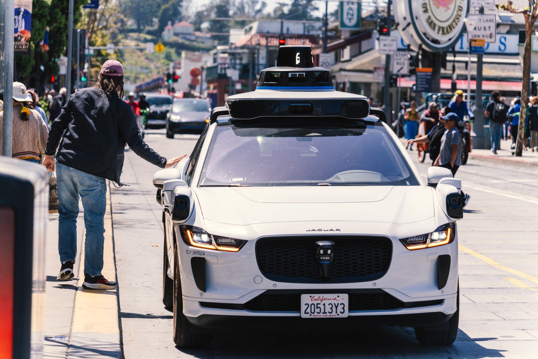 A ilusão do carro autônomo: o peso do fator humano nos bastidores da Waymo