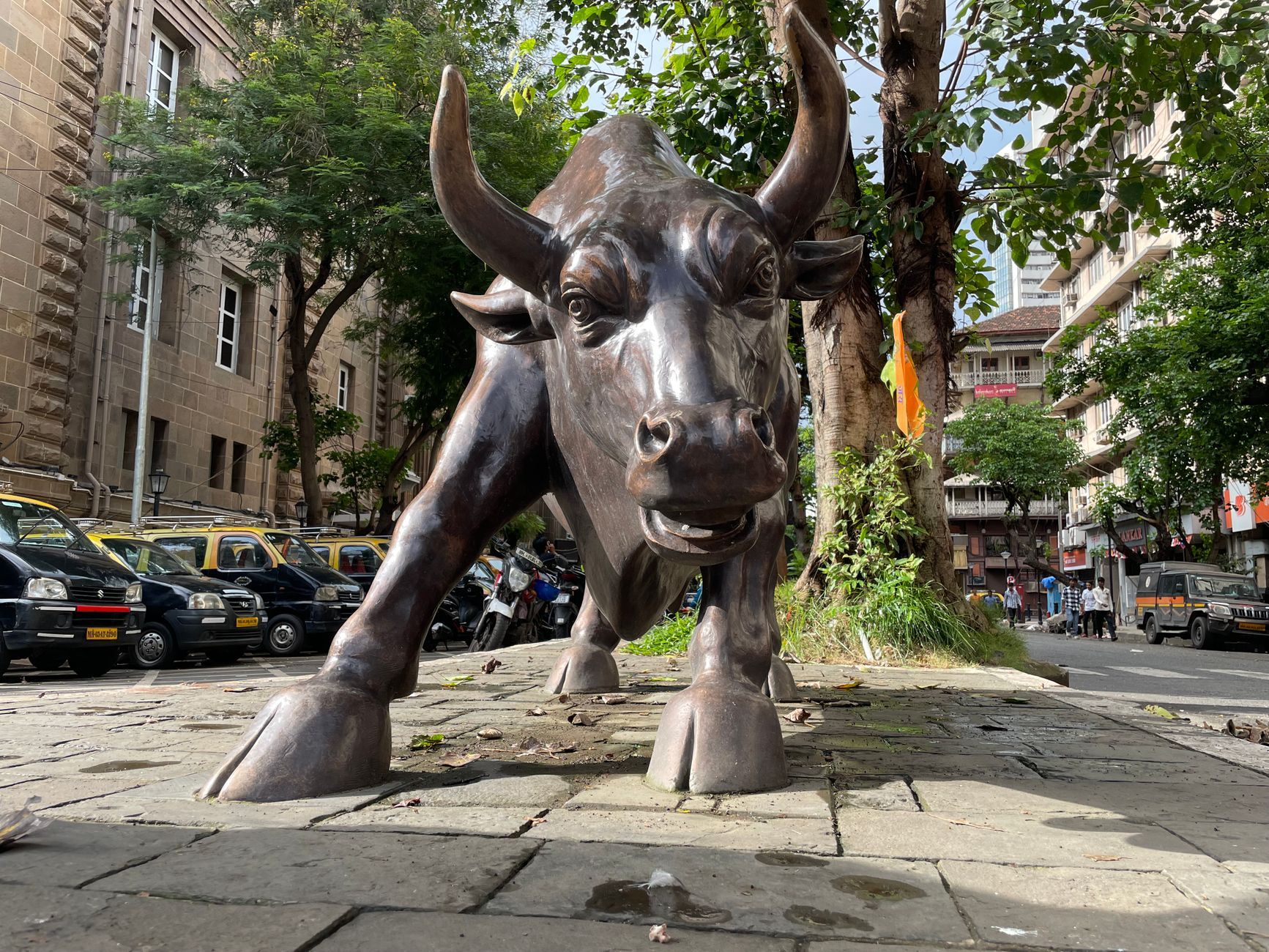 Wall Street aguarda primeira decisão de Kevin Warsh no Fed — semicondutores lideram alta